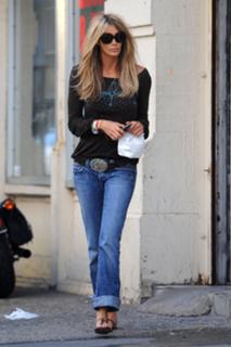 Elle Macpherson feet photo thumbnail
