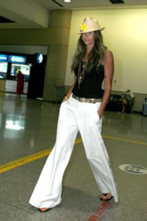 Elle Macpherson feet photo thumbnail