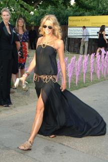 Elle Macpherson feet photo thumbnail