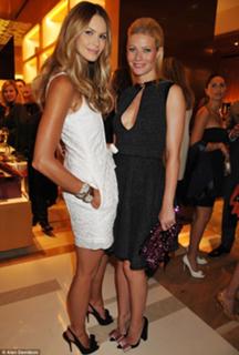 Elle Macpherson feet photo thumbnail