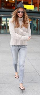 Elle Macpherson feet photo thumbnail