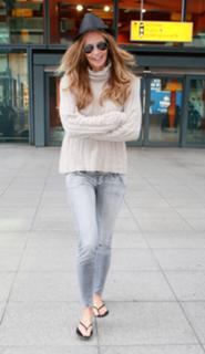 Elle Macpherson feet photo thumbnail