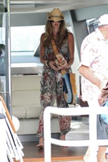 Elle Macpherson feet photo thumbnail