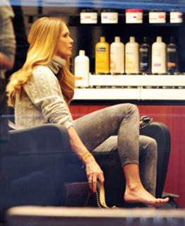Elle Macpherson feet photo thumbnail