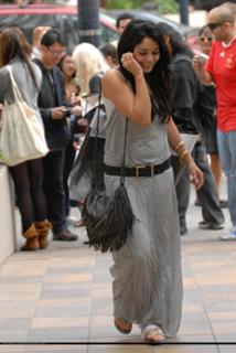 Vanessa Hudgens feet photo thumbnail