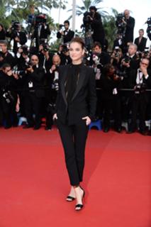 Barbara Palvin feet photo thumbnail