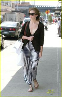Mandy Moore feet photo thumbnail