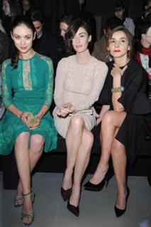 Olga Kurylenko feet photo thumbnail