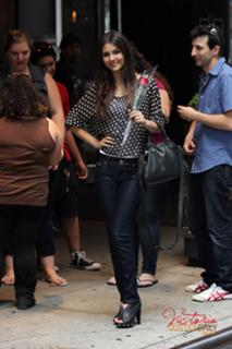 Victoria Justice feet photo thumbnail