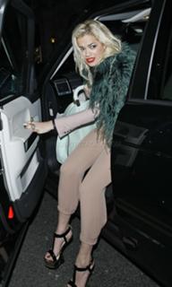 Rita Ora feet photo thumbnail