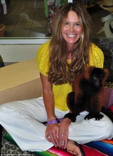Elle Macpherson feet photo thumbnail