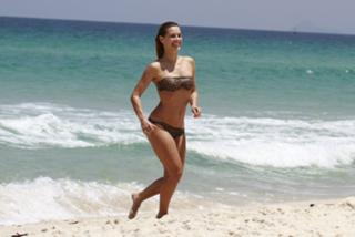 Carolina Dieckmann feet photo thumbnail