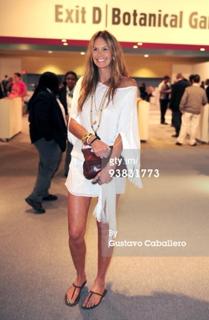 Elle Macpherson feet photo thumbnail