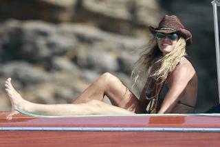 Elle Macpherson feet photo thumbnail