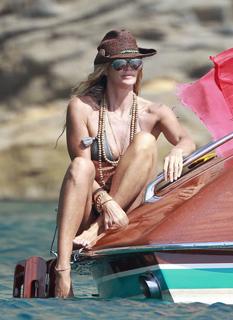 Elle Macpherson feet photo thumbnail