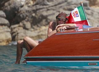Elle Macpherson feet photo thumbnail