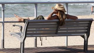 Elle Macpherson feet photo thumbnail