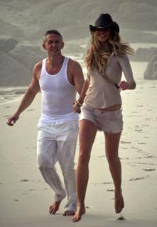 Elle Macpherson feet photo thumbnail