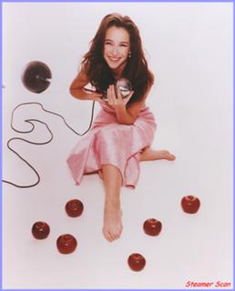 Jennifer Love Hewitt feet photo thumbnail