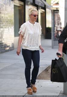 Britney Spears feet photo thumbnail
