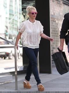 Britney Spears feet photo thumbnail