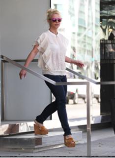 Britney Spears feet photo thumbnail