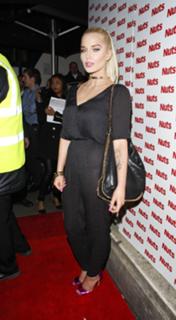 Helen Flanagan feet photo thumbnail