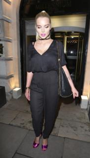 Helen Flanagan feet photo thumbnail