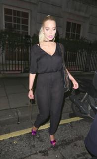 Helen Flanagan feet photo thumbnail