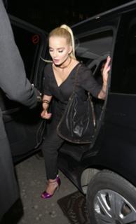 Helen Flanagan feet photo thumbnail