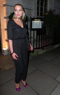 Helen Flanagan feet photo thumbnail