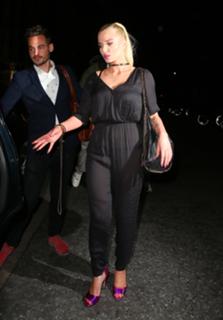Helen Flanagan feet photo thumbnail