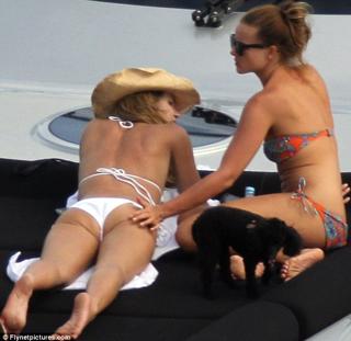 Elle Macpherson feet photo thumbnail