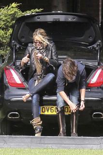 Elle Macpherson feet photo thumbnail
