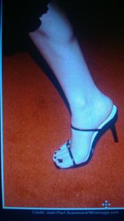 Jennie Garth feet photo thumbnail