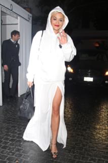 Rita Ora feet photo thumbnail