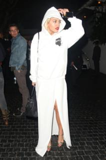 Rita Ora feet photo thumbnail