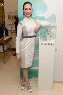 Emmy Rossum feet photo thumbnail