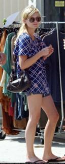 Kirsten Dunst feet photo thumbnail