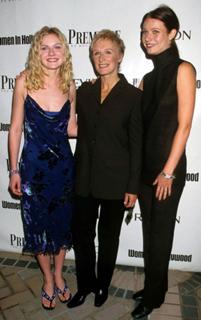 Kirsten Dunst feet photo thumbnail