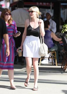 Kirsten Dunst feet photo thumbnail