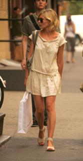 Kirsten Dunst feet photo thumbnail
