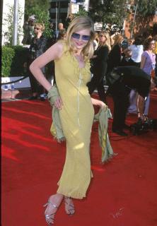 Kirsten Dunst feet photo thumbnail