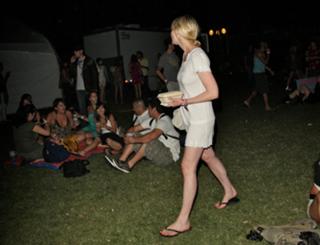 Kirsten Dunst feet photo thumbnail