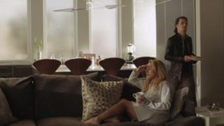 Hayden Panettiere feet photo thumbnail