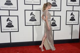Taylor Swift feet photo thumbnail