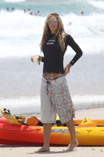 Elle Macpherson feet photo thumbnail