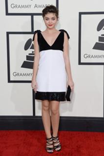 Sarah Hyland feet photo thumbnail