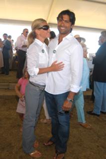 Kelly Ripa feet photo thumbnail