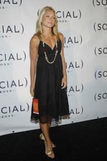 Kelly Ripa feet photo thumbnail